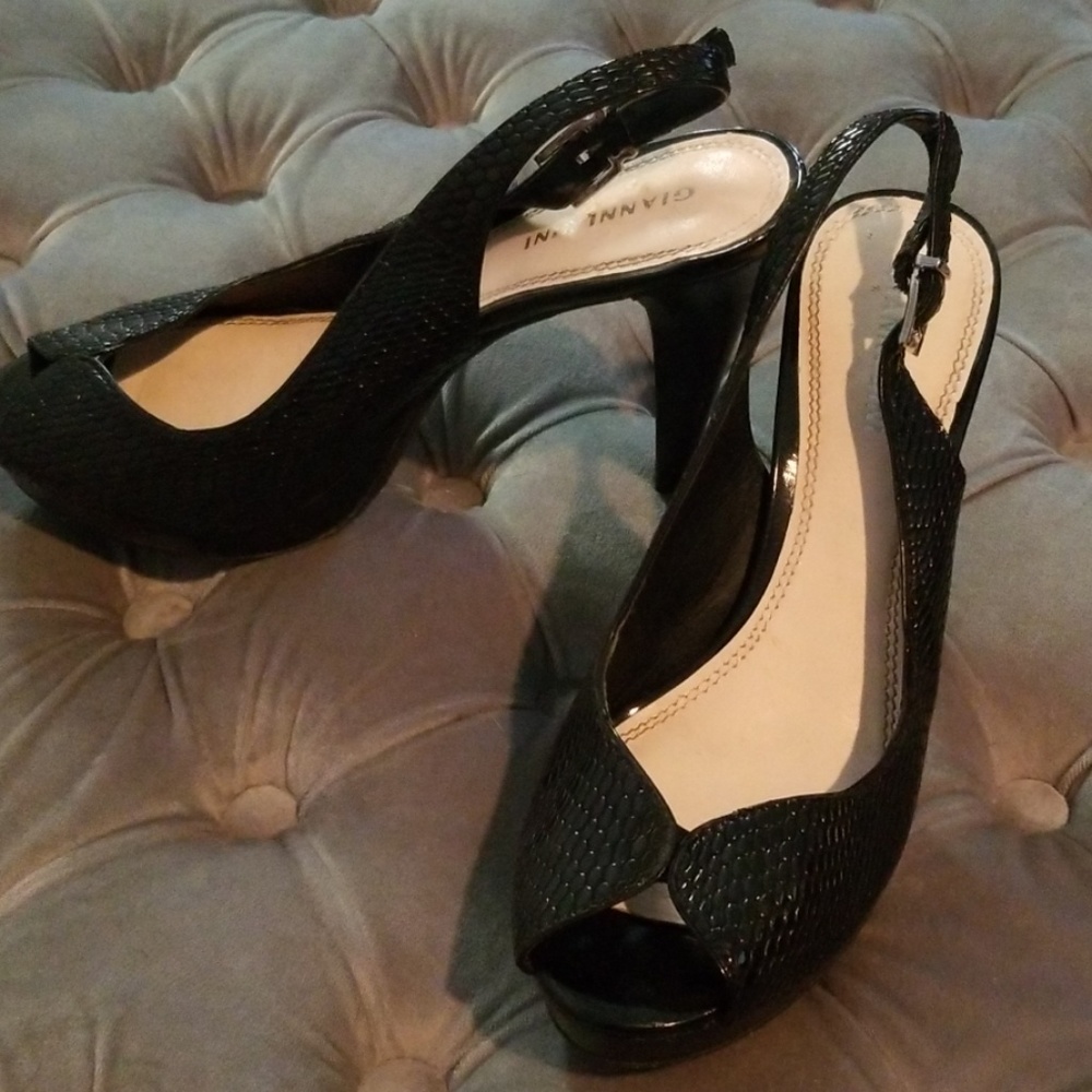 Black heels "snake skin pattern"